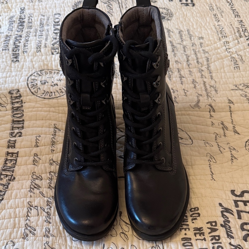 Earth Women's Black Lace-Up Boots Sz 9